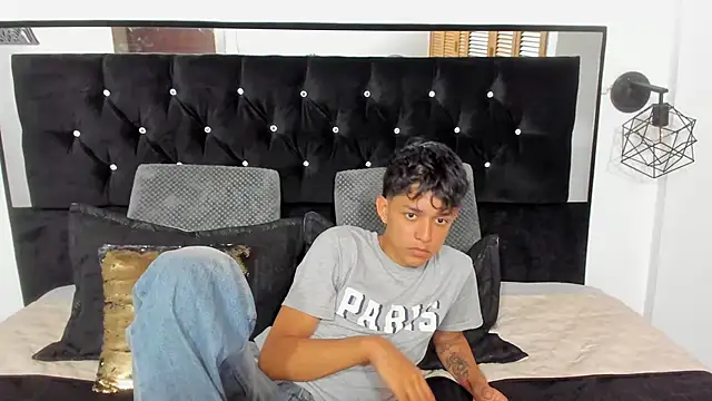 Snapshot of Sebas_cat chatting on October 16, 10:00 pm Sebas cat online show from October 16, 10:00 pm
