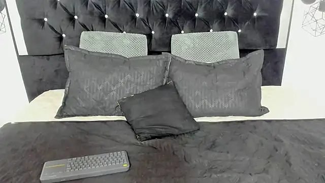 Snapshot of Sebas_cat chatting on October 19, 9:59 pm Sebas cat online show from October 19, 9:59 pm
