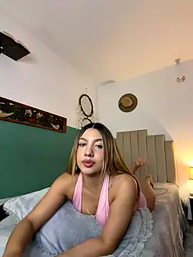 Snapshot of paulina_ferrer chatting on December 17, 5:24 am paulina ferrer online show from December 17, 5:24 am