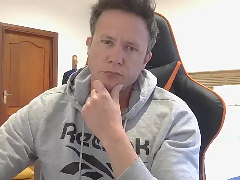 Snapshot of TroyDieselXXX chatting on September 23, 4:15 am TroyDieselXXX online show from September 23, 4:15 am