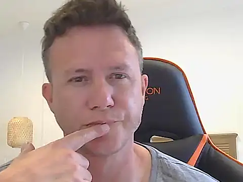 Snapshot of TroyDieselXXX chatting on October 20, 6:36 am TroyDieselXXX online show from October 20, 6:36 am