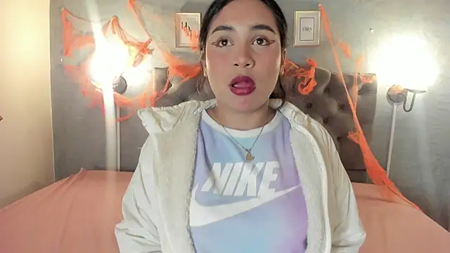 GiannaSlimJB online show from October 19, 3:18 am