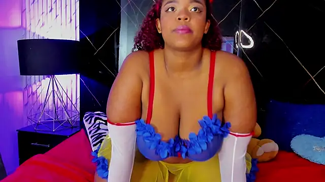 Snapshot of Alaia_Gutierrez chatting on October 3, 10:07 pm Alaia Gutierrez online show from October 3, 10:07 pm