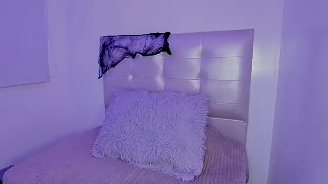 Anna Blade  online show from October 27, 12:15 am