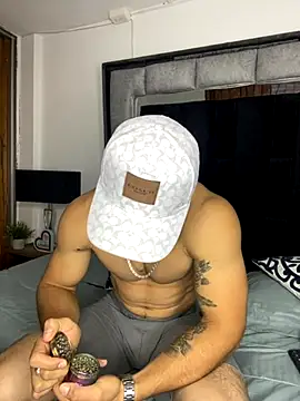 Snapshot of MR_MUSCLE chatting on October 8, 11:41 am MR MUSCLE online show from October 8, 11:41 am