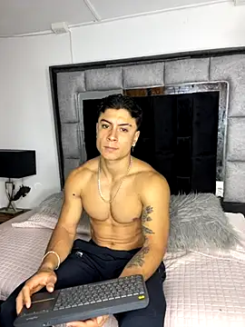 Snapshot of MR_MUSCLE chatting on October 30, 11:33 am MR MUSCLE online show from October 30, 11:33 am