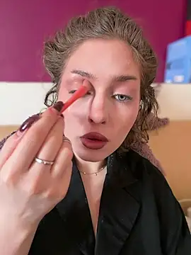 KellyKeler online show from February 7, 10:30 am