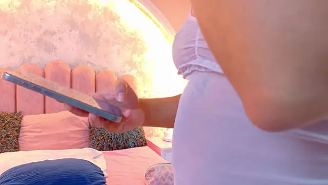 JasmineRhodes online show from March 4, 12:00 pm