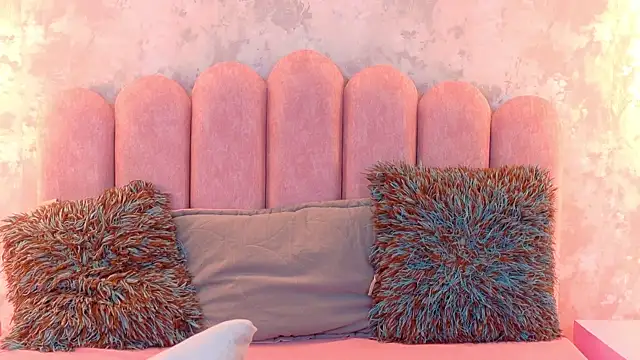 JasmineRhodes online show from March 31, 12:16 pm