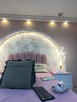 JasmineRhodes online show from April 20, 12:08 pm