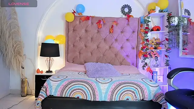 SwettRenata  online show from September 30, 7:30 pm