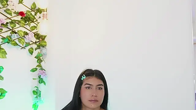 Snapshot of saraBow chatting on September 9, 5:56 pm saraBow online show from September 9, 5:56 pm