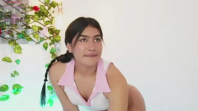 Snapshot of saraBow chatting on September 18, 5:59 pm saraBow online show from September 18, 5:59 pm