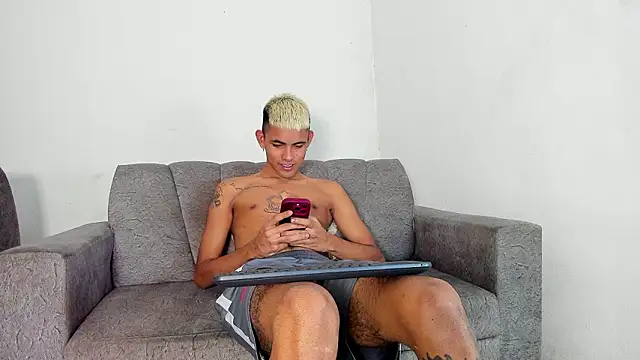 Snapshot of invictu_mastercum chatting on January 16, 3:27 pm invictu mastercum online show from January 16, 3:27 pm