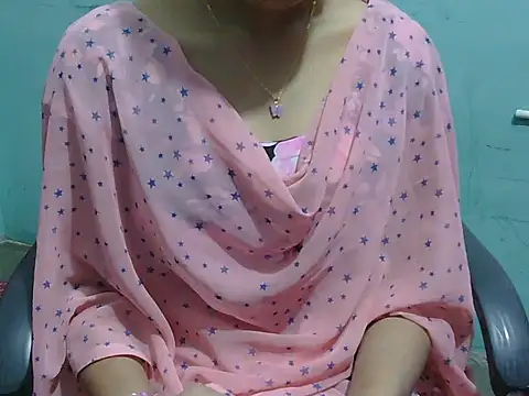 Snapshot of lovely_soniya chatting on November 22, 6:12 am lovely soniya online show from November 22, 6:12 am