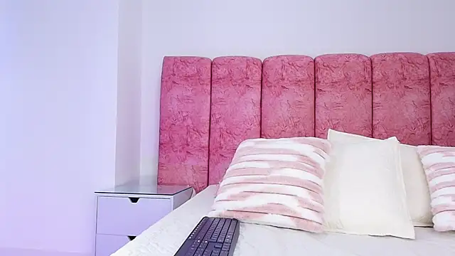 emmacurvy online show from November 14, 3:05 am