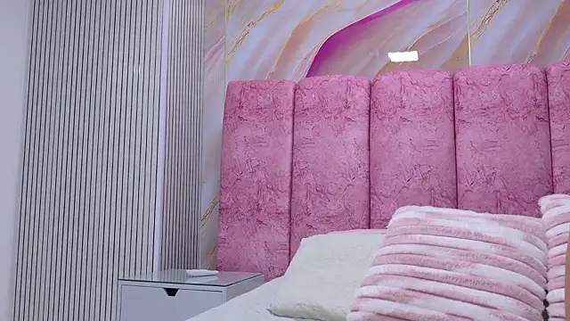 emmacurvy online show from March 18, 3:09 am