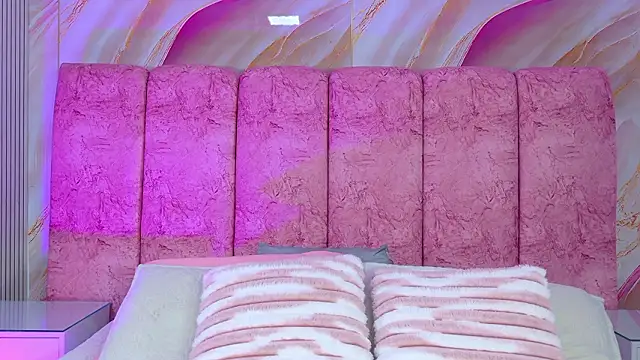 emmacurvy online show from March 22, 3:54 am