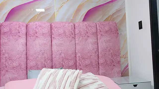 emmacurvy online show from July 1, 3:08 am