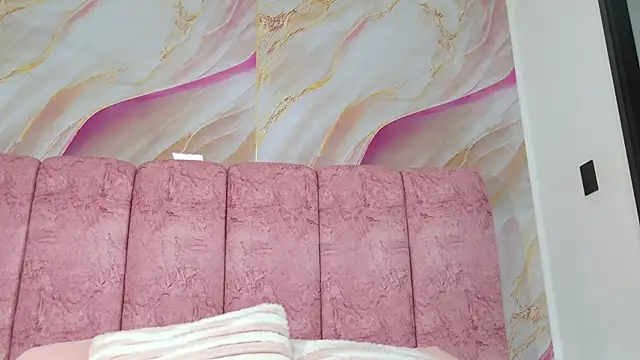 emmacurvy online show from July 17, 3:35 am