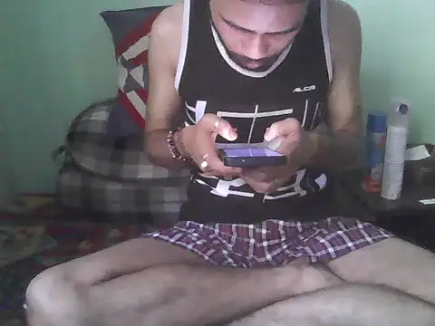 Snapshot of Cuckcouple1992 chatting on May 26, 7:59 am Cuckcouple1992 online show from May 26, 7:59 am