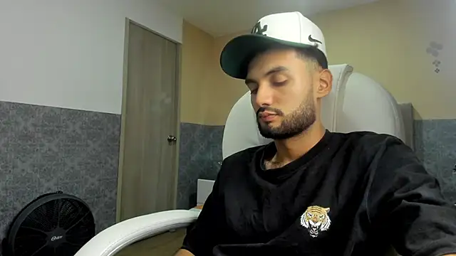 Snapshot of Ryan_Jackson_ chatting on September 23, 12:13 am Ryan Jackson  online show from September 23, 12:13 am