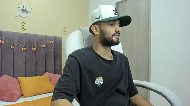 Snapshot of Ryan_Jackson_ chatting on October 13, 10:43 pm Ryan Jackson  online show from October 13, 10:43 pm