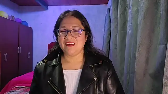 scarlett widow  online show from February 26, 4:11 am