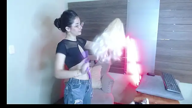 Karol Yessenia online show from September 22, 1:35 pm