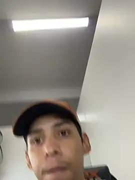 Snapshot of Oqui chatting on March 16, 8:24 pm Oqui online show from March 16, 8:24 pm