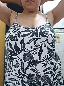 Snapshot of SweettyNaugthy chatting on November 27, 8:05 am SweettyNaugthy online show from November 27, 8:05 am