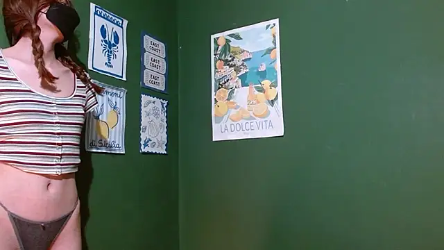 Roxiehood online show from November 14, 1:48 am