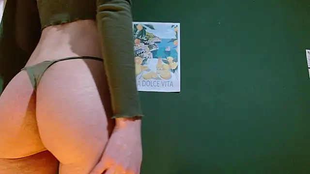 Roxiehood online show from March 10, 2:16 am