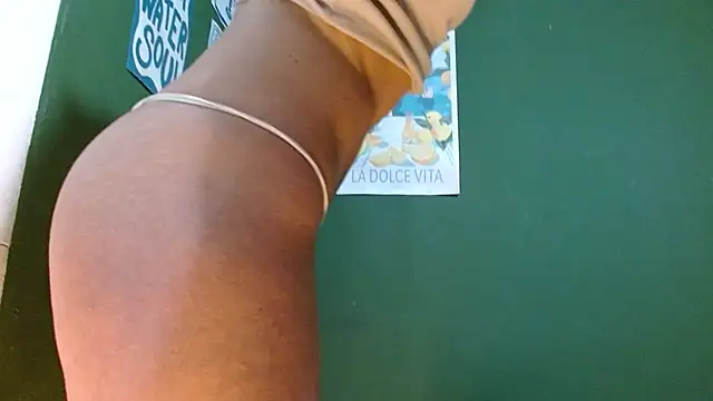 Roxiehood online show from April 15, 2:18 am