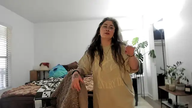 Alix Valentine online show from September 21, 9:05 pm