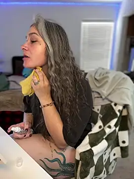 Snapshot of Alix_Valentine chatting on April 26, 5:43 pm Alix Valentine online show from April 26, 5:43 pm