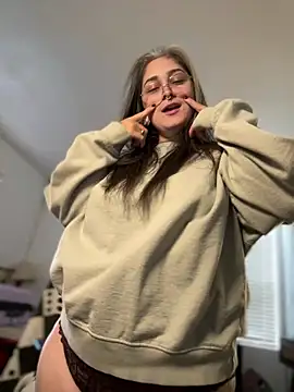 Snapshot of Alix_Valentine chatting on May 4, 9:33 pm Alix Valentine online show from May 4, 9:33 pm