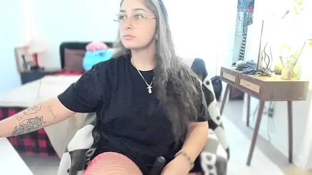 Snapshot of Alix_Valentine chatting on May 17, 6:48 pm Alix Valentine online show from May 17, 6:48 pm