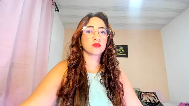 Snapshot of TamiDesire chatting on June 4, 6:14 pm TamiDesire online show from June 4, 6:14 pm