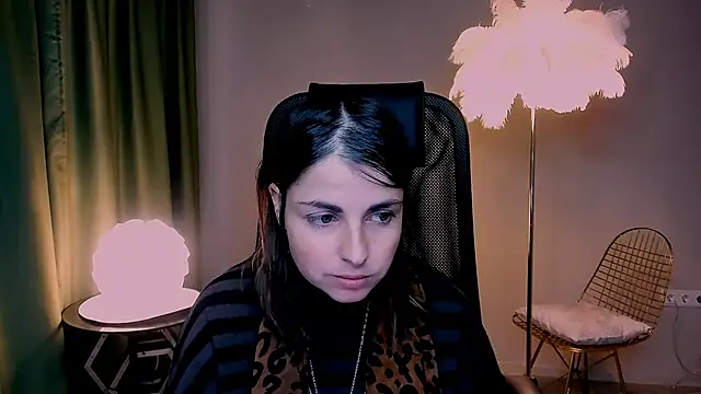 Snapshot of MartaEdams chatting on December 5, 8:12 am MartaEdams online show from December 5, 8:12 am