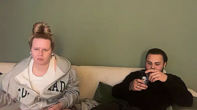 Queenieml online show from November 18, 6:12 pm