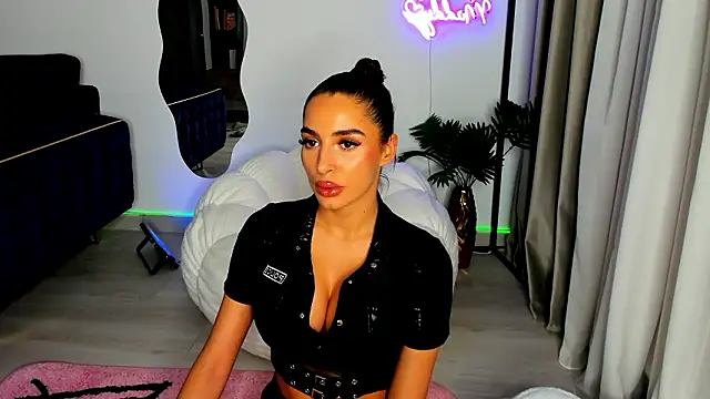 SluttyMaddy online show from March 6, 7:43 pm