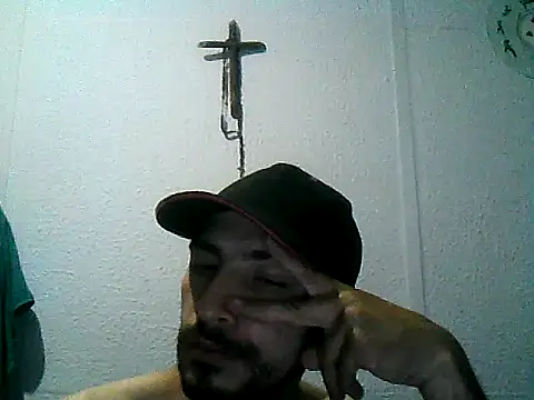 Snapshot of MrFolium chatting on May 26, 5:03 am MrFolium online show from May 26, 5:03 am