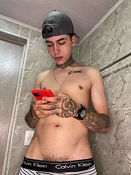 Snapshot of samm4044 chatting on October 18, 3:31 am samm4044 online show from October 18, 3:31 am