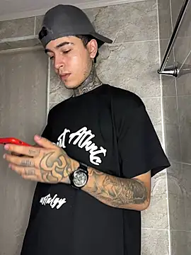 Snapshot of samm4044 chatting on October 24, 3:36 am samm4044 online show from October 24, 3:36 am