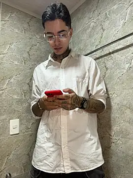 Snapshot of samm4044 chatting on October 26, 3:56 am samm4044 online show from October 26, 3:56 am