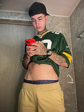 Snapshot of samm4044 chatting on December 14, 12:27 am samm4044 online show from December 14, 12:27 am