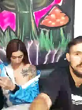 Snapshot of parejajuguetona420 chatting on April 28, 11:10 pm parejajuguetona420 online show from April 28, 11:10 pm
