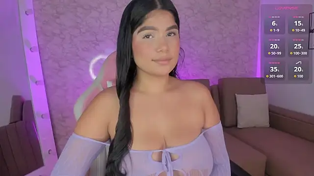 Snapshot of Kendall_Jonss1 chatting on November 13, 10:36 am Kendall Jonss1 online show from November 13, 10:36 am