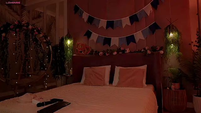 Serena Waldarf online show from October 4, 5:22 pm